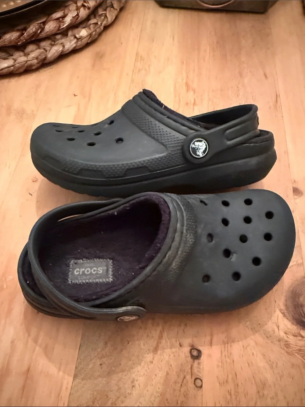 Crocs Kids Classic Lined Clogs Black Fuzz Cozy Slippers Size Junior 3 J3